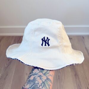 Vintage Y2K New York Yankees MLB Nike Team Tan Bucket Hat